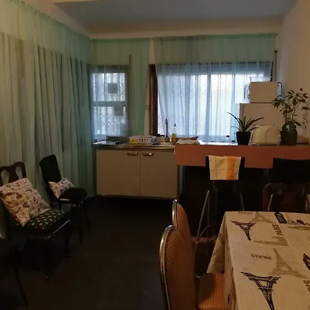 Le Quatrieme Hostel *